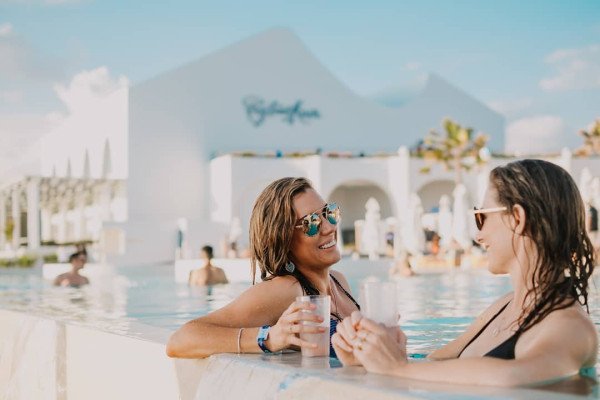 Beachclub 5 | Café del Mar Bali